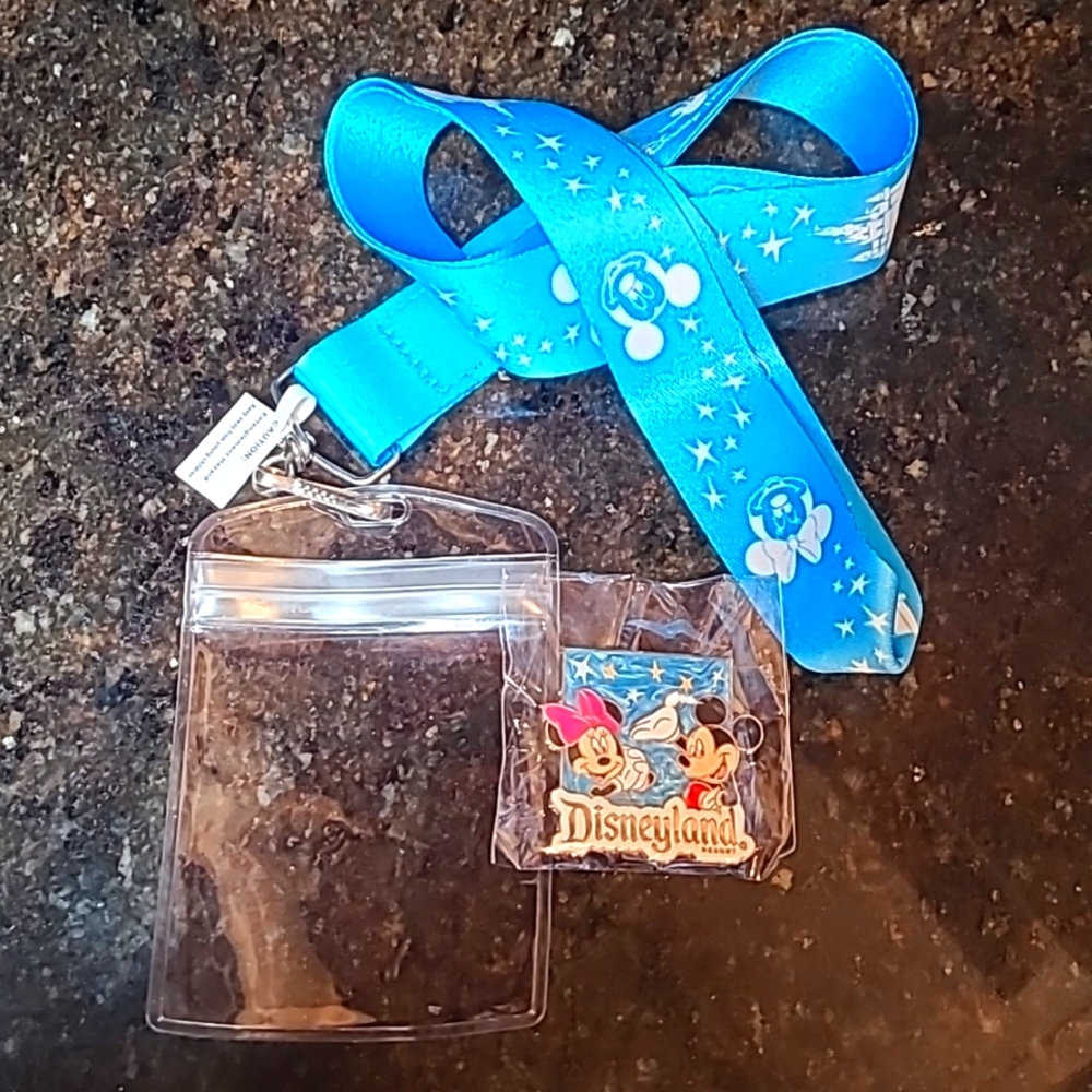 Disneyland Resort 2013 Mickey & Minnie Pin with Blue Lanyard and Pass Holder